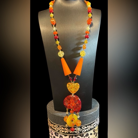 Vintage Artisan Bakelite and Lucite Beaded Necklace - Picture 11 of 11